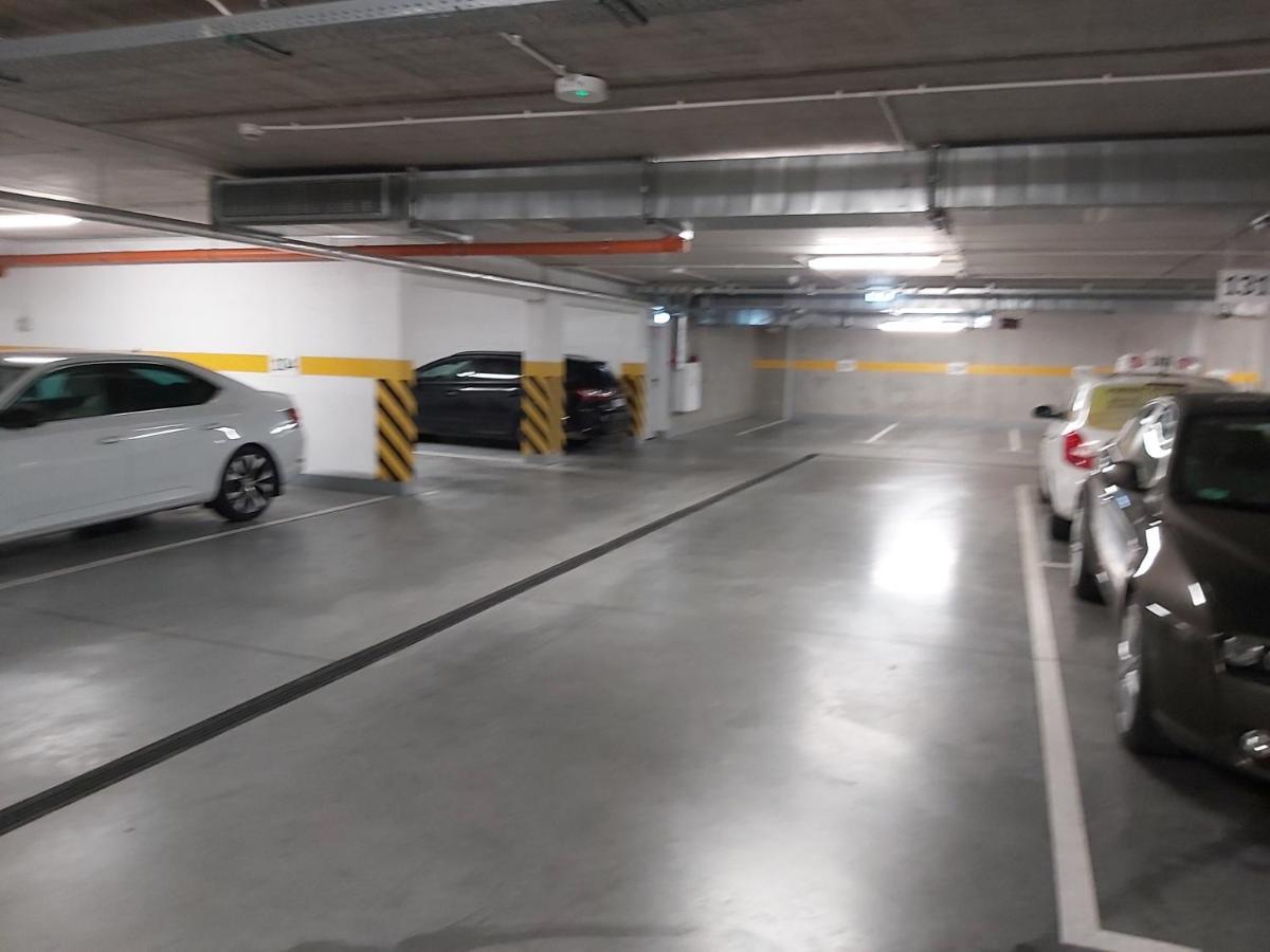 Spectrum Super Vip Free Parking Gdansk Exterior photo